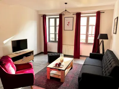 Télévision ou salle de divertissement dans l'établissement Coeur Chambertin