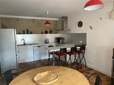 Cuisine ou kitchenette dans l'établissement La chambrette