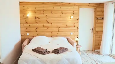 Un ou plusieurs lits dans un hébergement de l'établissement Maison bien être avec sauna - Gîte les 4 saisons - Lac de chalain