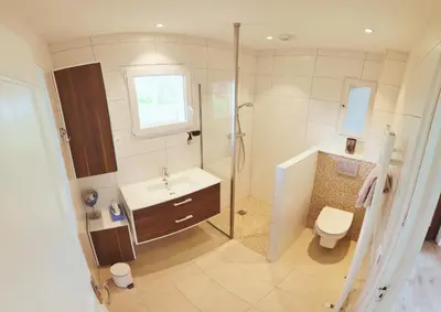 Salle de bains dans l'établissement Maison bien être avec sauna - Gîte les 4 saisons - Lac de chalain