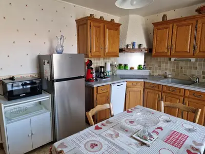 Cuisine ou kitchenette dans l'établissement Gîte HAUTEROCHE BOISSON