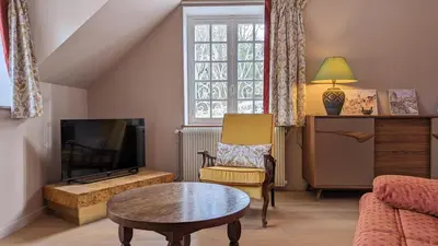 Télévision ou salle de divertissement dans l'établissement Le Mariotte et le Pralat