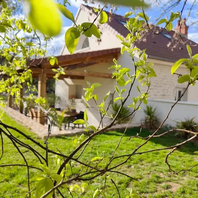 Jardin de l'établissement DOMAINE SAINT LOUP - 10min BEAUNE