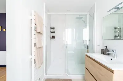 Salle de bains dans l'établissement Calme & Chic bleu - Proche gare et centre