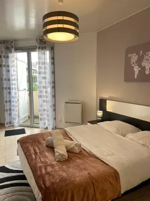 Un ou plusieurs lits dans un hébergement de l'établissement Le Saint-Amour appartement classé 2 étoiles