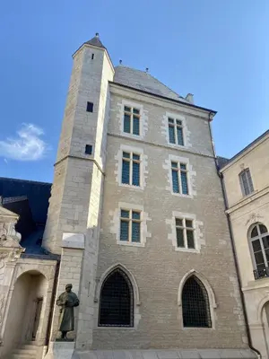 Plan de l'établissement Le Rousseau - Appartement & Suite en Hypercentre