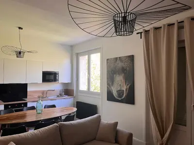 Télévision ou salle de divertissement dans l'établissement Chez Louisa-Maria