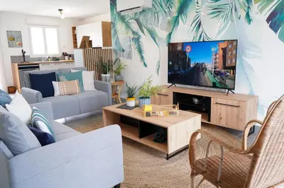 Télévision ou salle de divertissement dans l'établissement Villa Casa Mia - BY PRIMO C0NCIERGERIE