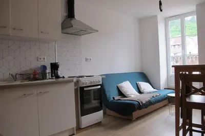 Cuisine ou kitchenette dans l'établissement POLIGNY, appartement centre ville
