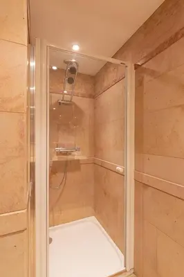 Salle de bains dans l'établissement Les Joyaux Tournusiens