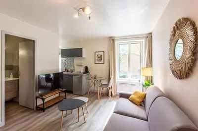 Cuisine ou kitchenette dans l'établissement Le Magenta, Studio proche de la place Wilson