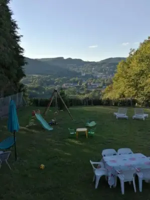 Vue générale sur la montagne ou vue sur la montagne depuis la maison de vacances