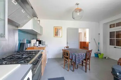 Cuisine ou kitchenette dans l'établissement Cabana & La Galerie Mâconnaise