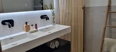 Salle de bains dans l'établissement Maison Lùisa - Refuge d'Exception au cœur d'Autun