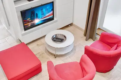 Télévision ou salle de divertissement dans l'établissement Suite Standing dans bel Hôtel Particulier